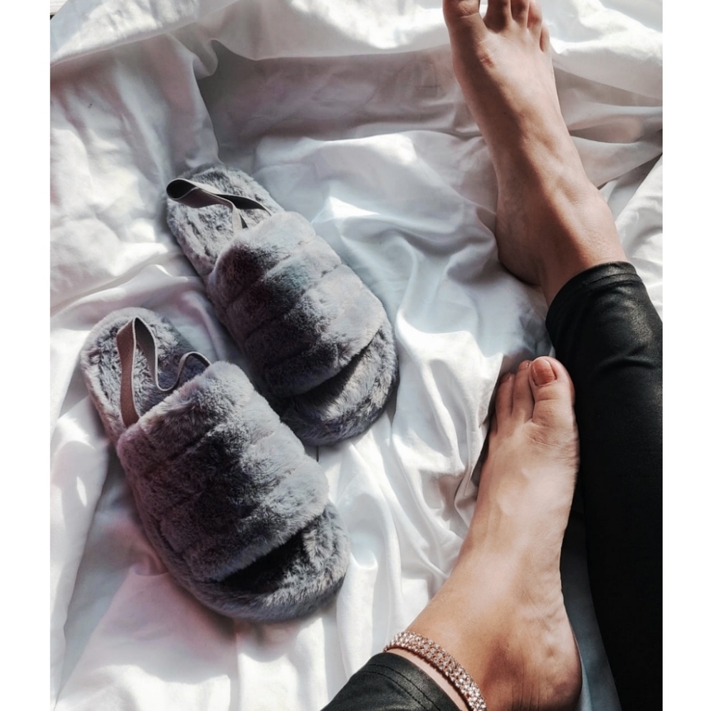 🚨The Comfy Collection// grey fur slide - Picture 7 of 7